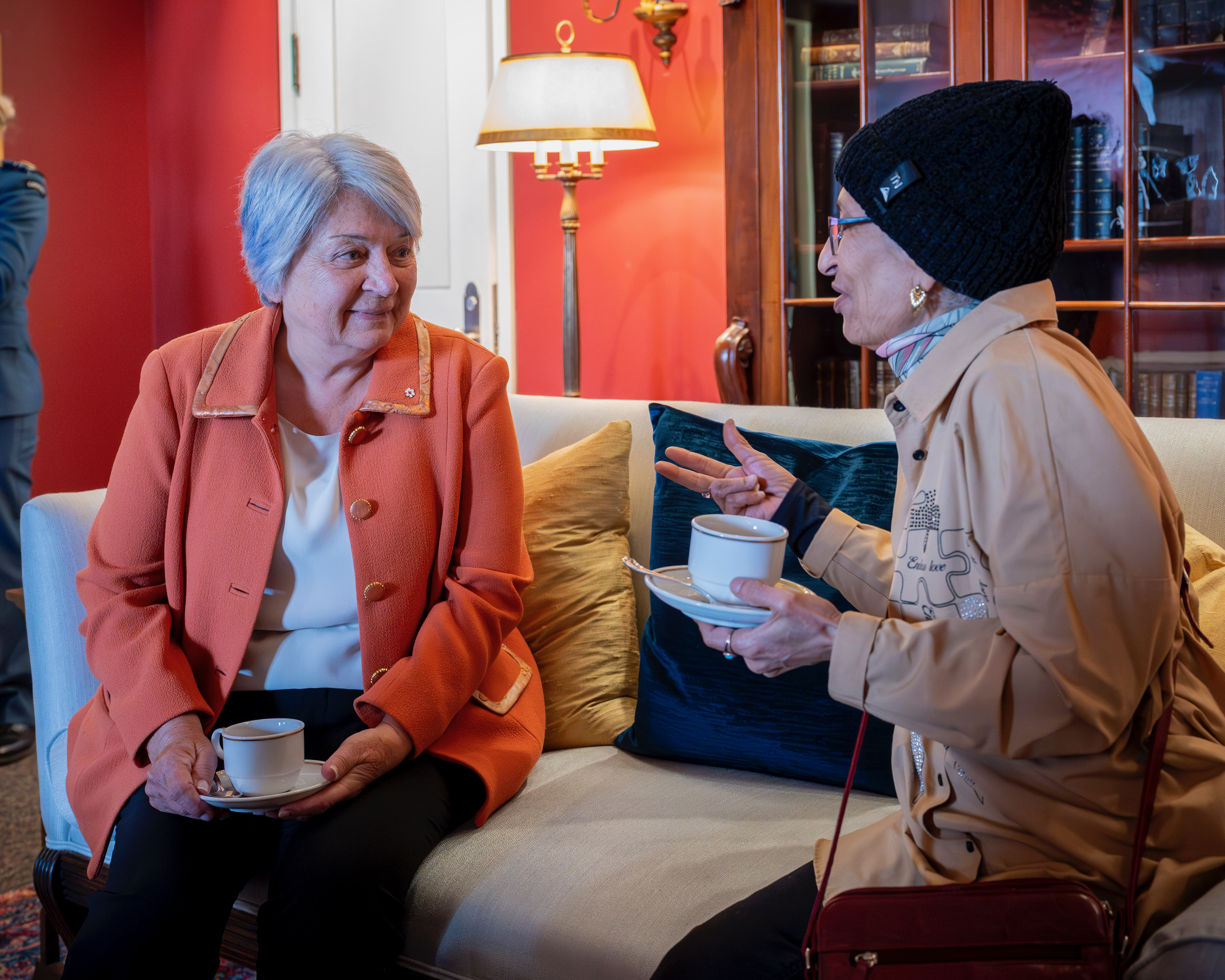 Governor General Mary Simon meeting with individuals from the Carrefour d’action interculturelle.
