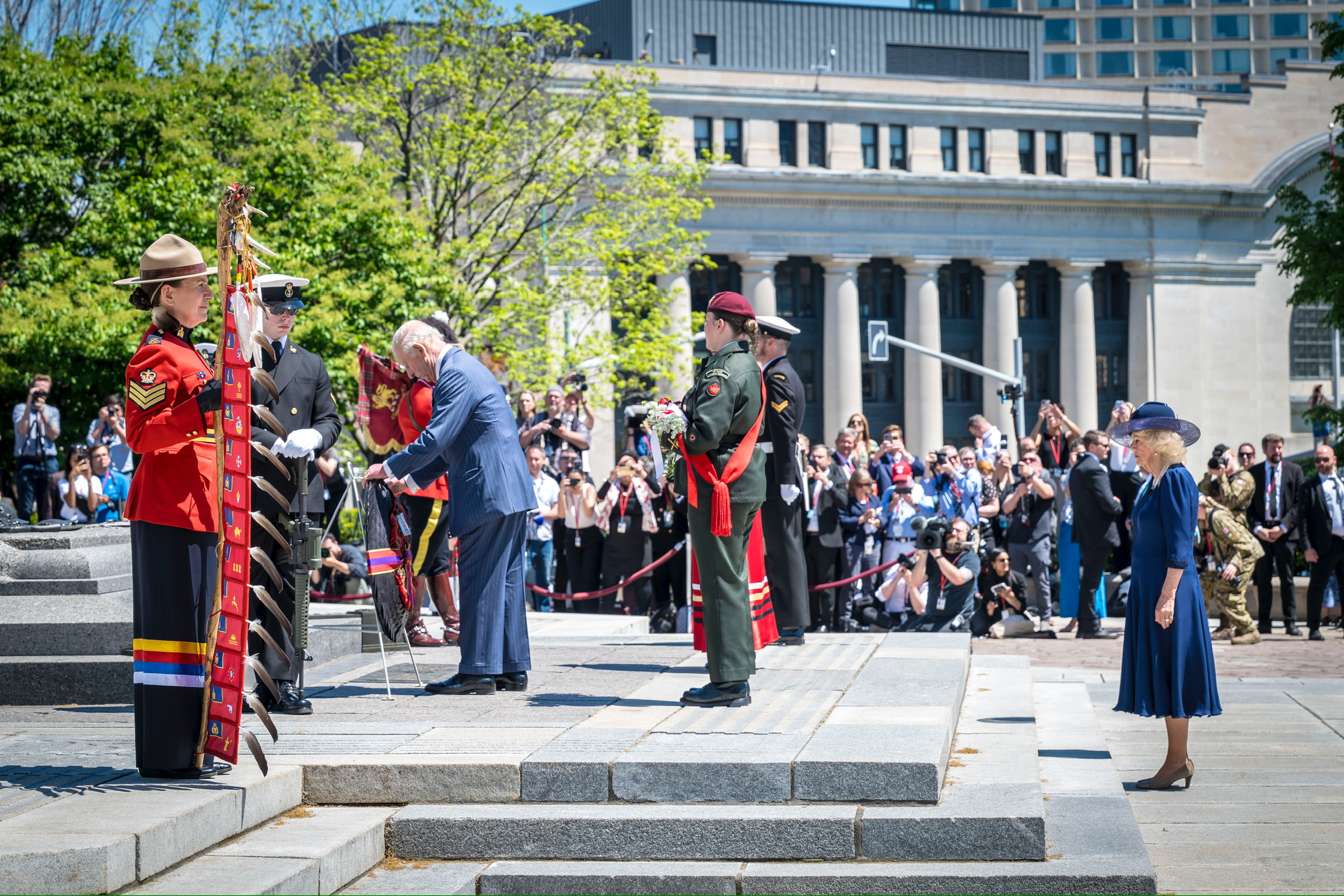 His Majesty placing a wreath at the Tomb of the Unknown Soldier.