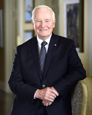 Son Excellence le très honorable David Johnston, C.C., C.M.M., C.O.M., C.D., gouverneur général et commandant en chef du Canada