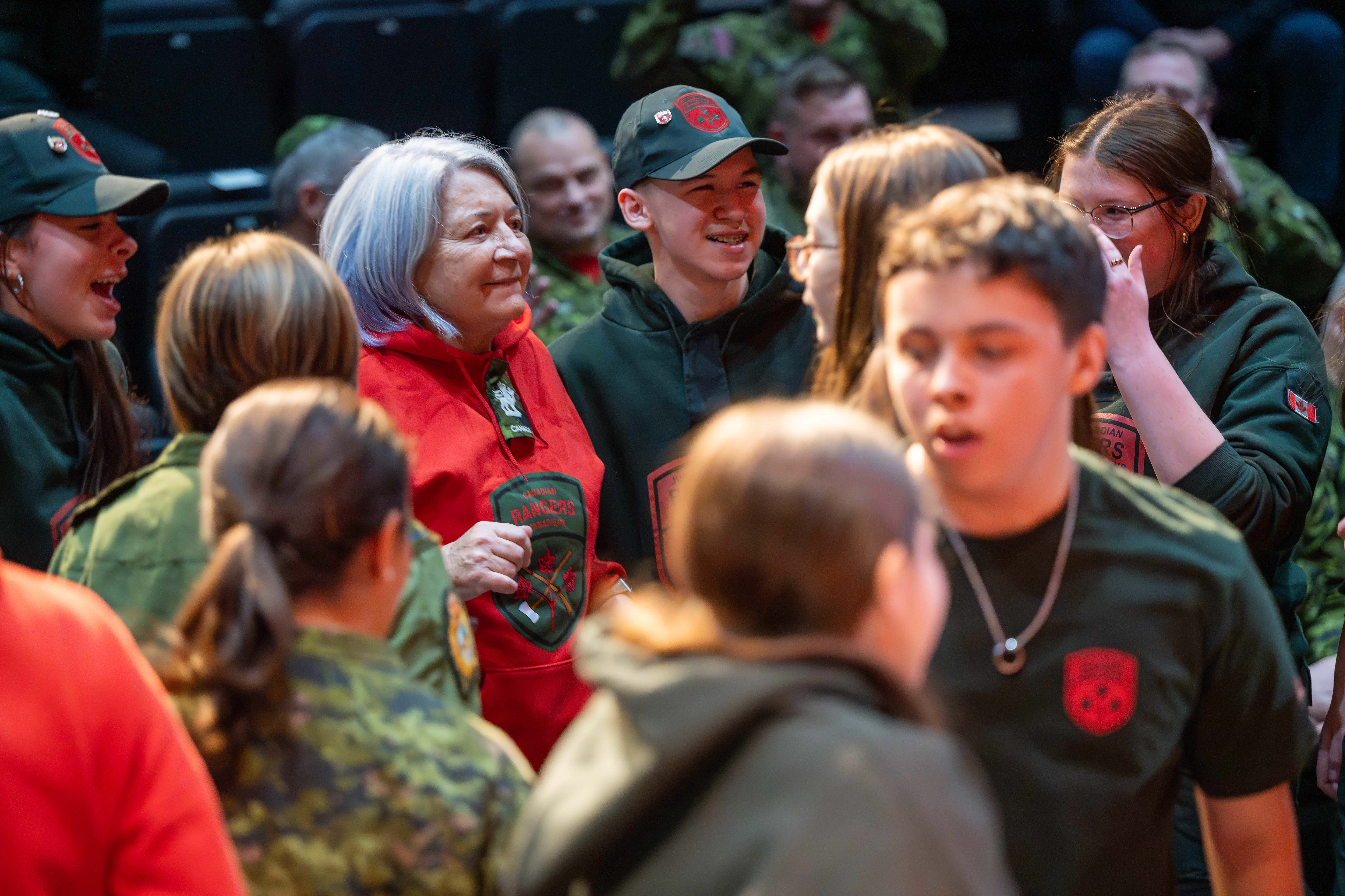 La gouverneure générale Mary Simon assiste à un spectacle culturel
