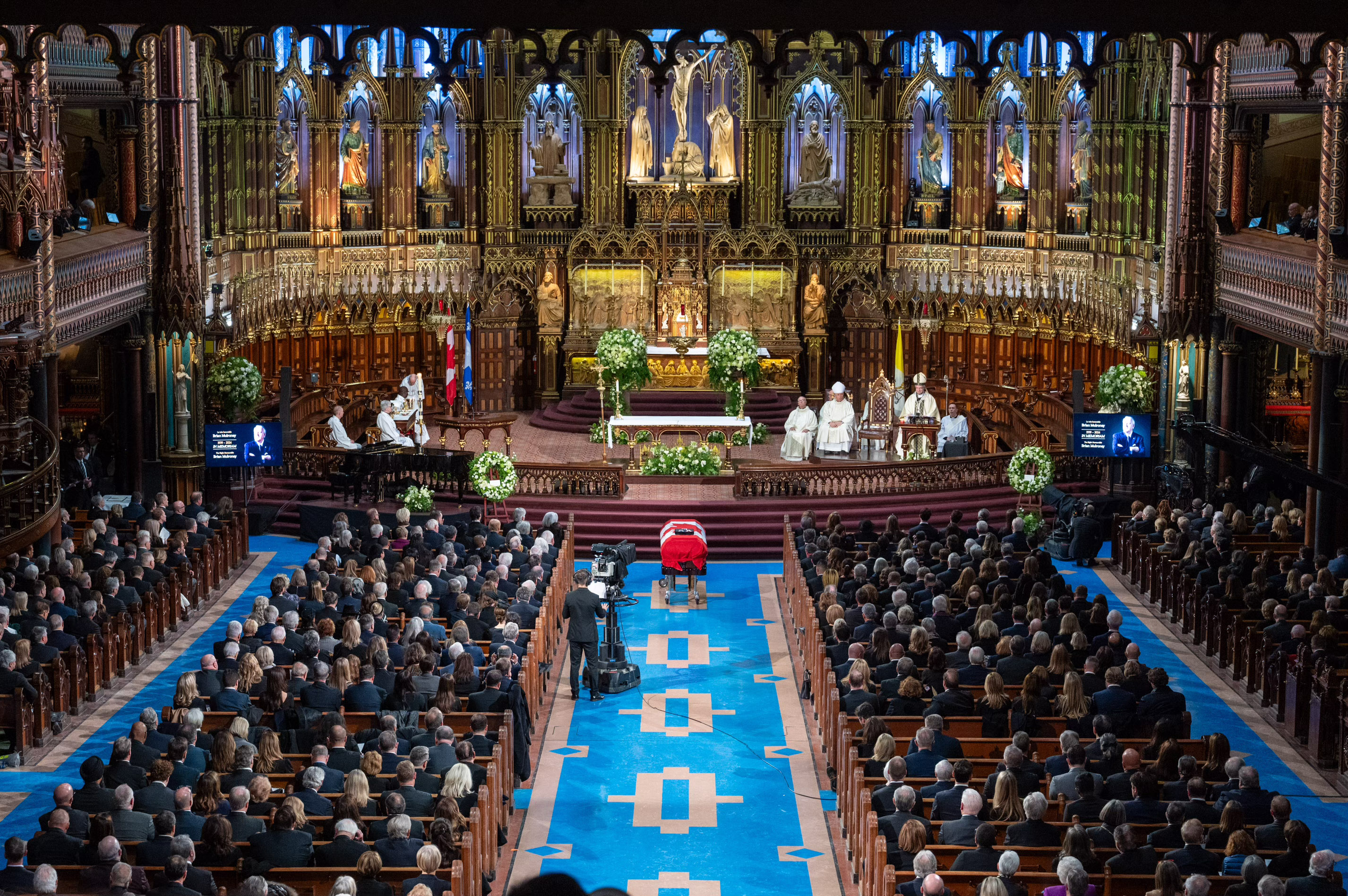 Vue intérieur de la basilique durant le funéraille