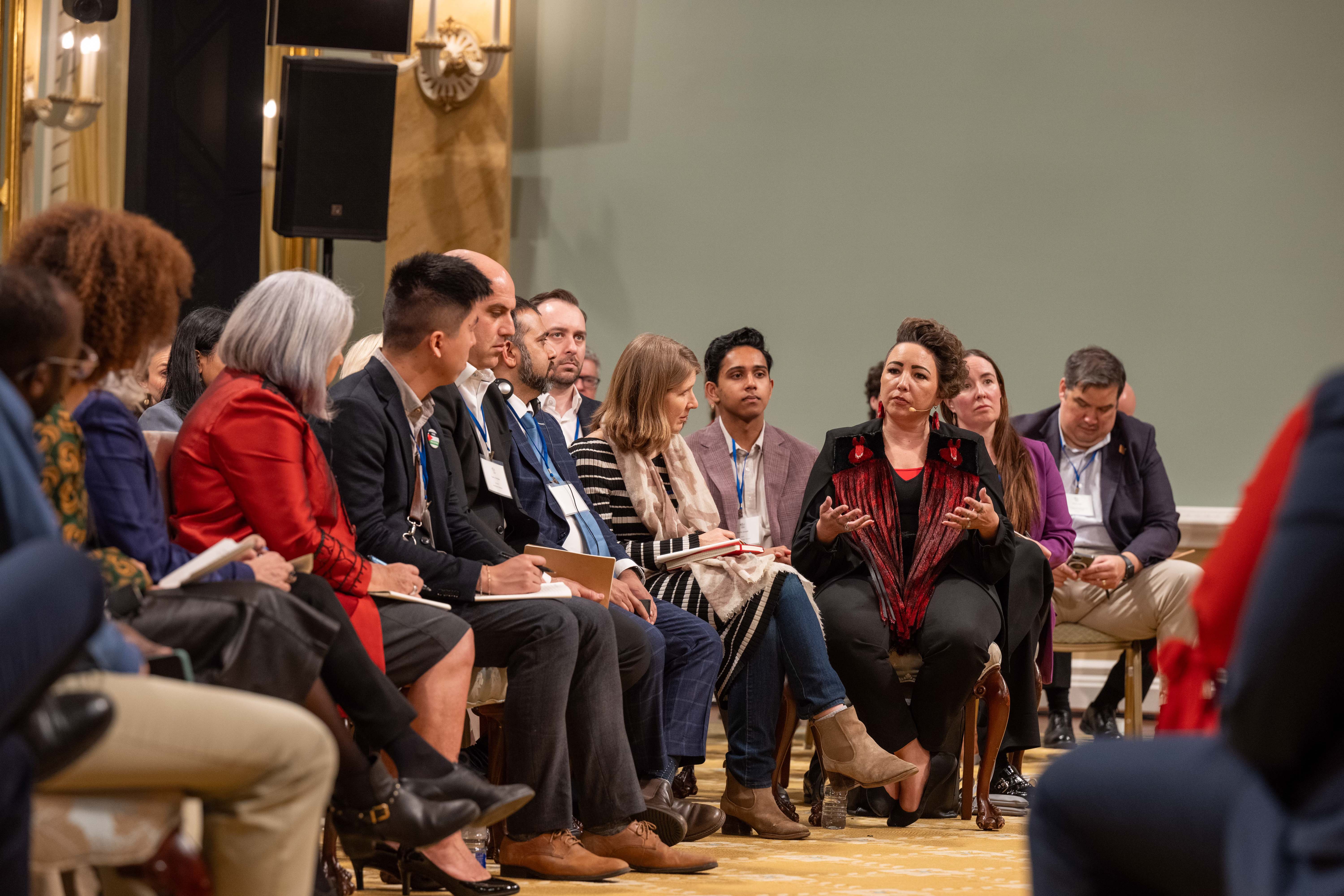 Vanessa Brousseau prend la parole durant le symposium