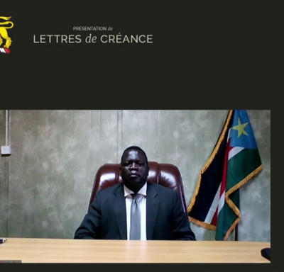 Un écran partagé de la gouverneure générale Mary Simon et Son Excellence Philip Jada Natana, Ambassadeur de la République du Soudan du Sud.