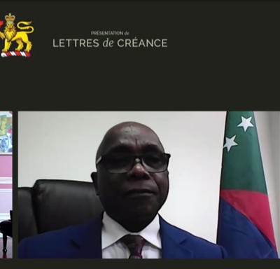 Un écran partagé de la gouverneure générale Mary Simon et Son Excellence Issimaïl Chanfi, Ambassadeur de l’Union des Comores.