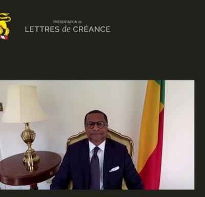 Un écran partagé de la gouverneure générale Mary Simon et Son Excellence Jean Claude Félix Do Rego, Ambassadeur de la République du Bénin.