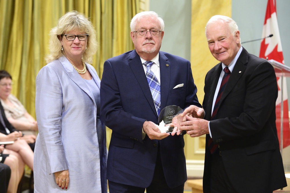 2015-public-service-award-of-excellence-the-governor-general-of-canada