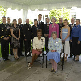 Lady Patricia reçoit la Croix du service méritoire (division militaire)