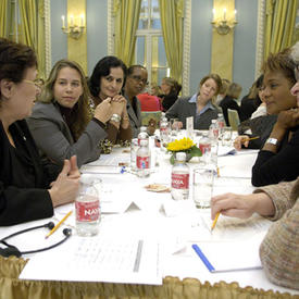 Discussion sur les femmes et le leadership avec la gouverneure générale