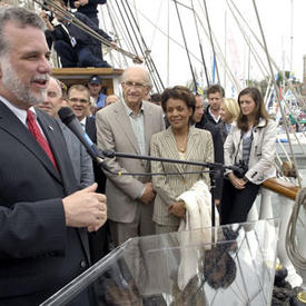 Presentation of the Grand Livre de Champlain and farewell to the crews of the Grande Traversée flotilla