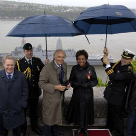 Salut des navires - Rendez-vous naval de Québec sur la terrasse de la Résidence du gouverneur général à la Citadelle de Québec