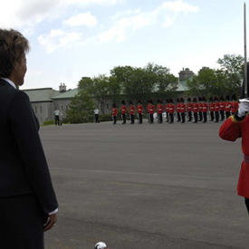 Revue de la garde d’honneur du Royal 22e Régiment à la Citadelle de Québec