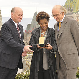 Presentation of the 400th Medallion to Their Excellencies