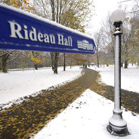 Première précipitation de neige à Rideau Hall
