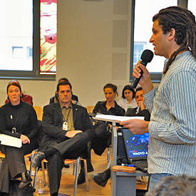 Roundtable discussion on youth at risk at the Keszty&#369;gyár Community Centre