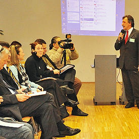 Roundtable discussion on youth at risk at the Keszty&#369;gyár Community Centre