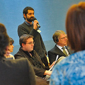 Roundtable discussion on youth at risk at the Keszty&#369;gyár Community Centre