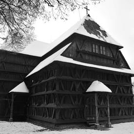 Visite de l’église articulaire en bois de Hronsek, Slovaquie