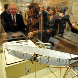 La gouverneure générale célèbre 100 ans d’aviation au Musée de l’aviation du Canada