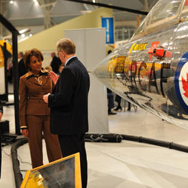 La gouverneure générale célèbre 100 ans d’aviation au Musée de l’aviation du Canada