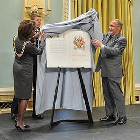 Passionnés d’armoiries de tous âges à Rideau Hall