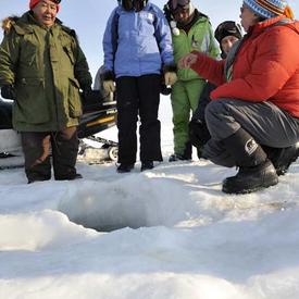 VISITE DANS LE NORD DU CANADA - Visite du passage du Nord-Ouest à Resolute Bay