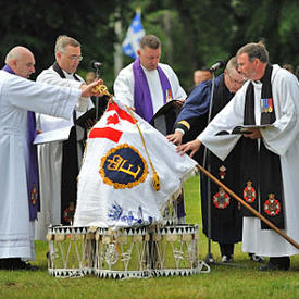 Governor General presents the newly consecrated Queen’s Colour to Maritime Command in Halifax