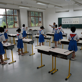 Visite de l’école primaire en bois de Xiang’e