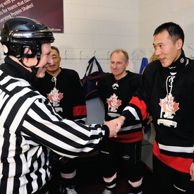 Partie de hockey amicale des Forces canadiennes et des attachés militaires étrangers 