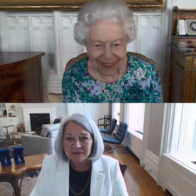 Une capture en écran partagé de la rencontre virtuelle entre la gouverneure générale désignée Mary May Simon et Sa Majesté la Reine.