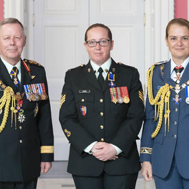 Chief of the Defence Staff of the Canadian Armed Forces General Jonathan Vance and the Governor General pose with Sergeant Helen Ruth Hawes, M.M.M., C.D.