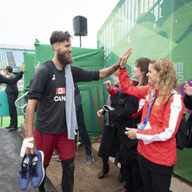 The Governor General gave Canada men’s beach volleyball players Aaron Nusbaum and Mike Plantinga high fives after the game. 