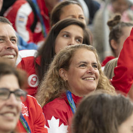  La gouverneure générale a encouragé les athlètes canadiens. 