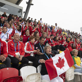  La gouverneure générale a encouragé les athlètes canadiens. 