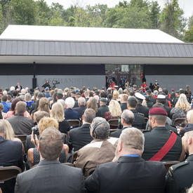 Une photo des quelques 1 200 invités présents de l'arrière, alors que la gouverneure générale prononce son allocution.