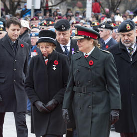 The Governor General stands next to the Silver Cross Mother at the National Remembrance Day Ceremony. 