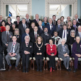 Une photo de groupe des nouveaux récipiendaires de l'Ordre du Canada.