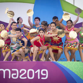 Un spectacle culturel péruvien a eu lieu lors de la cérémonie de lever du drapeau.