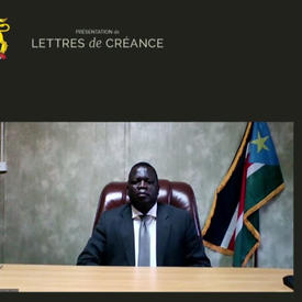 Un écran partagé de la gouverneure générale Mary Simon et Son Excellence Philip Jada Natana, Ambassadeur de la République du Soudan du Sud.