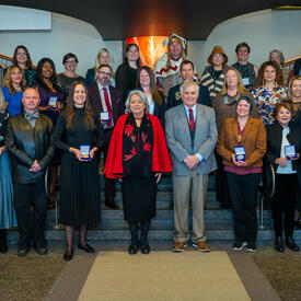 Photo de groupe de Leurs Excellences avec les lauréats des prix d'histoire.