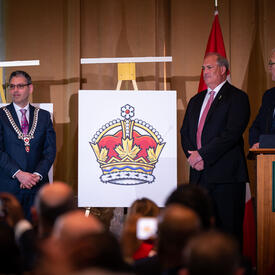 Le Dr Samy Khalid dévoile la nouvelle couronne royale canadienne