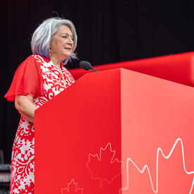 La gouverneure générale Marie Simon prononce son discours à la fête du Canada.