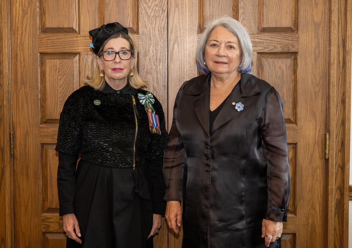 Governor General Simon standing next to Marie Aylward, Lieutenant-Governor of Newfoundland and Labrador. They are both dressed in black. 