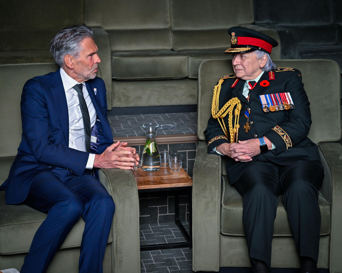 La gouverneure générale Mary Simon et le premier ministre des Pays-Bas Dick Schoof. 