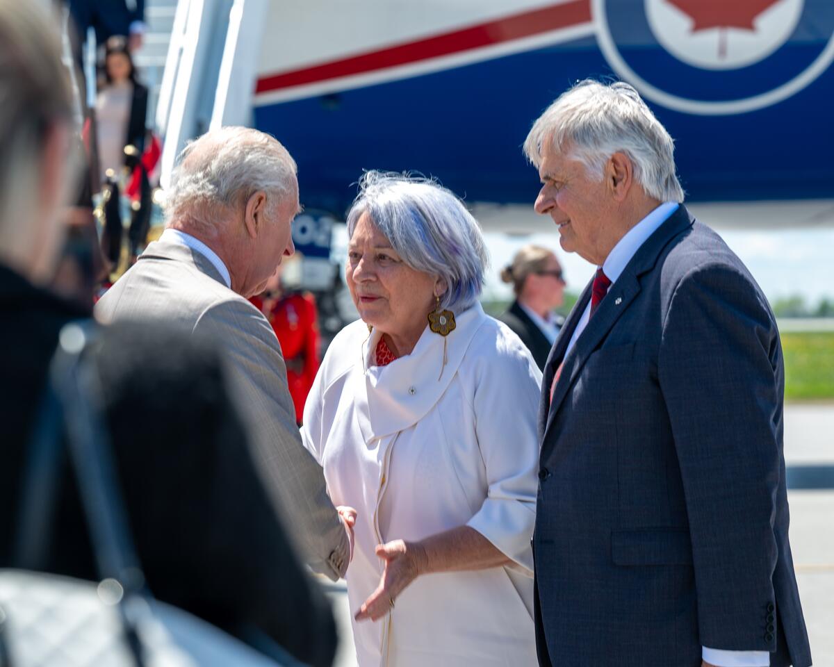 Governor General Mary Simon shaking hands with His Majesty King Charles III.
