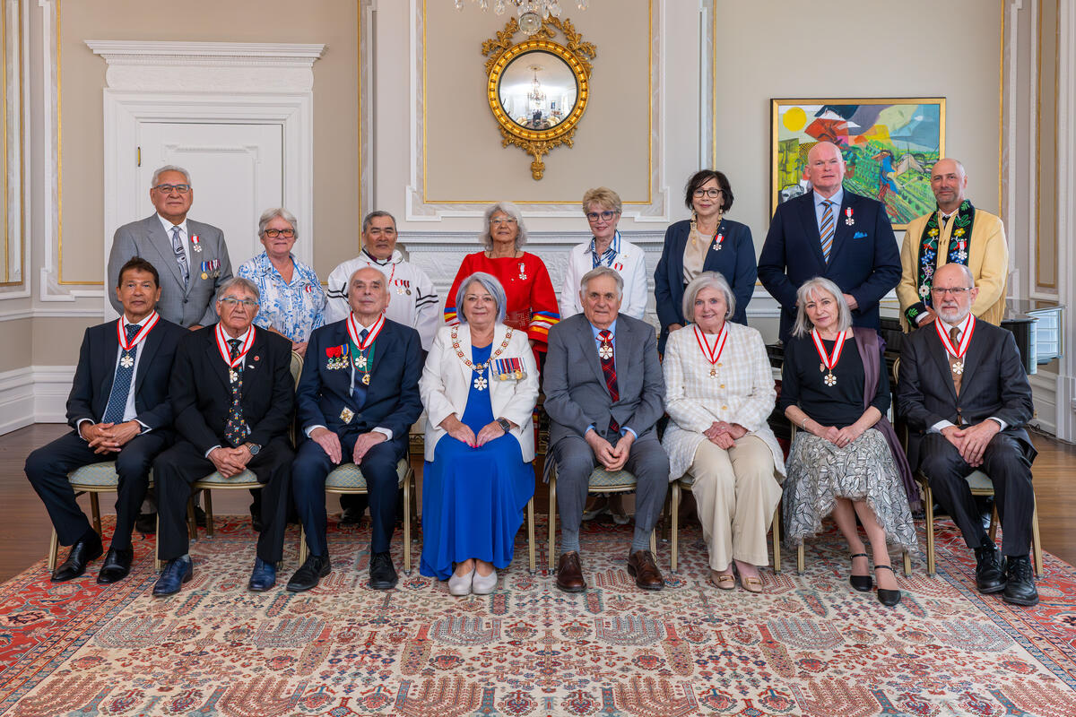 Governor General Mary Simon and Mr. Whit Fraser posing for a group photo with Order of Canada recipients.