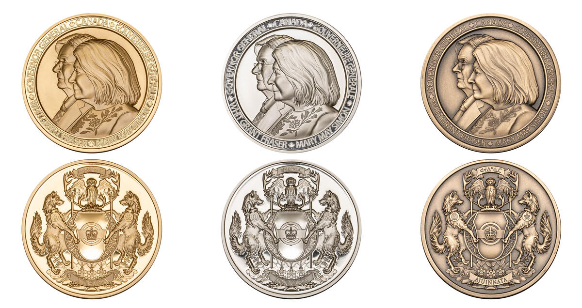 Photo des médailles du Gouverneur général ACMED en or, argent et bronze, configuration recto et verso