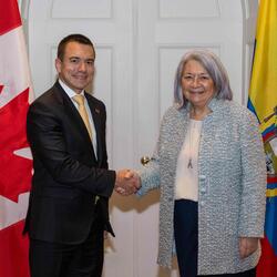 Governor General Mary Simon shakes hands with His Excellency Daniel Noboa Azín, President of the Republic of Ecuador