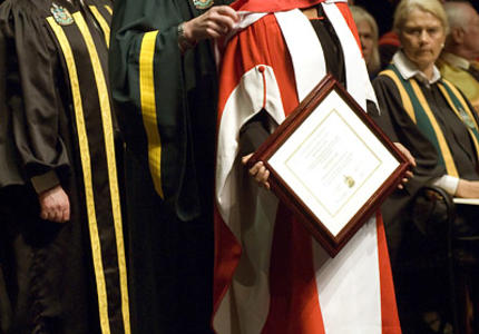 La gouverneure générale reçoit un doctorat honorifique de l’université de l’Alberta