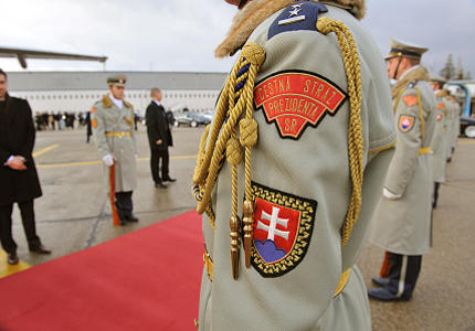 Cérémonie d’accueil officielle avec honneurs militaires en République slovaque