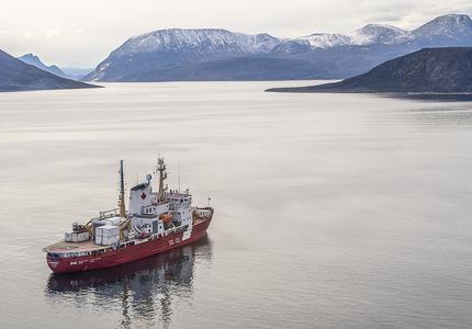 Le brise-glace de recherche NGCC Amundsen a joué un rôle majeur dans la redynamisation des sciences de l’Arctique au Canada, en fournissant aux chercheurs canadiens et à leurs collaborateurs étrangers un accès sans précédent à l’océan Arctique.